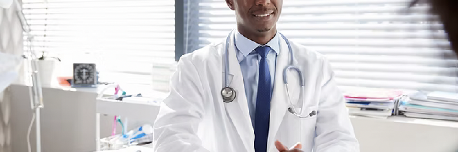 Les progrès de l’hygiène (médecine, santé publique, conditions de vie) ont permis, du moins dans les pays occidentaux, à augmenter significativement l’espérance de vie, mais certainement pas à éradiquer la maladie. Tout au plus, on assiste à un shift des "anciennes pathologies infectieuses" vers des pathologies clairement liées à notre mode de vie : pathologies cardiovasculaires, cancers, affections dégénératives, affections liées au travail. Toutes les maladies dont nous souffrons ont une cause !