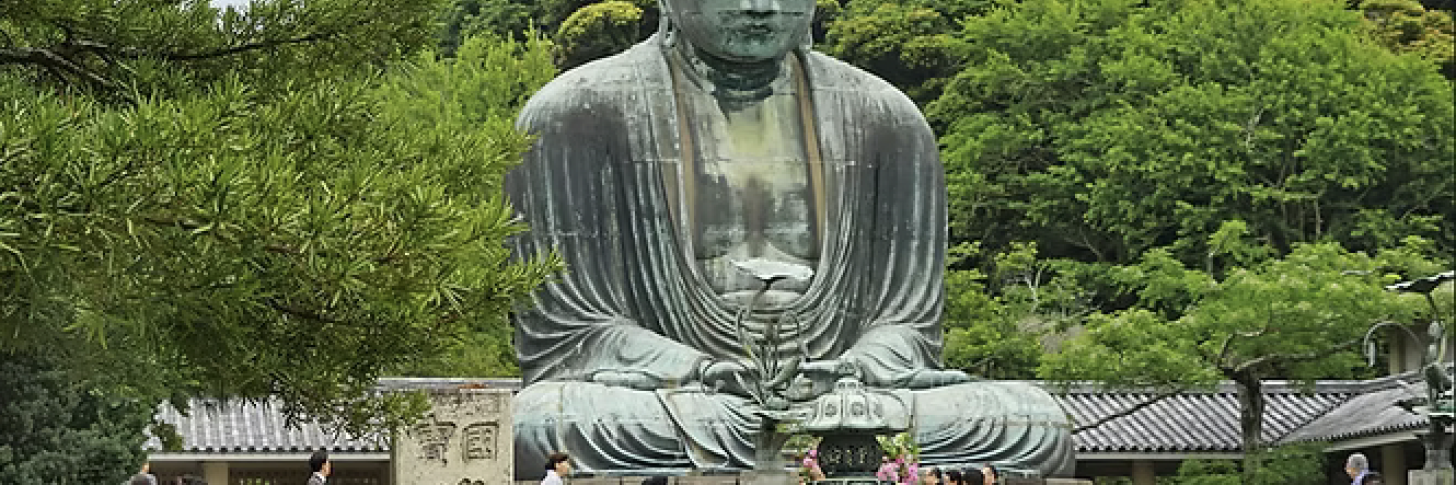 II y a plusieurs siècles, un petit garçon naissait dans Ie nord du continent indien. Fils d’un roi de la région, il s’appellait Siddhārtha Gautama. Jeune homme, il atteindrait l’Éveil (nirvāna), entrant dans l’histoire sous Ie nom de Bouddha («l’Éveillé»).