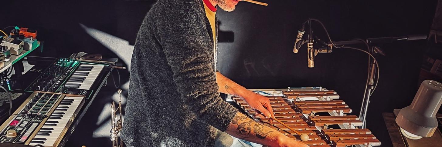 Percussions & electronics Un voyage musical tout en couleurs par Pierrot Delor