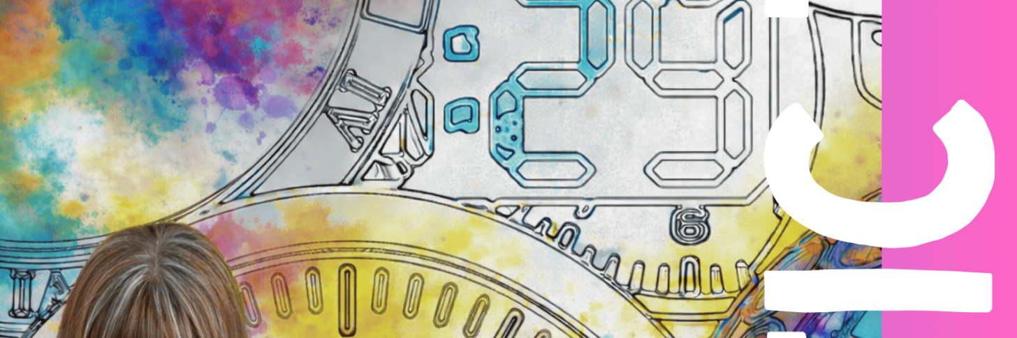 femme avec des horloges derri&egrave;re elle 