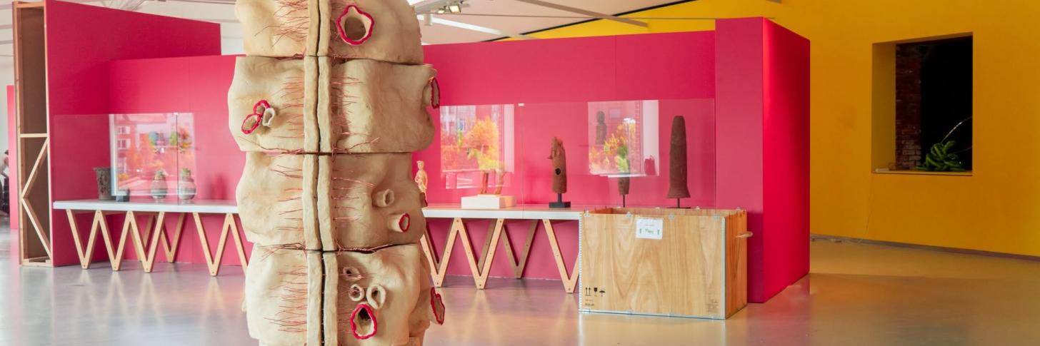 Kokou Ferdinand Makouvia : une identit&eacute; artistique &bull; Conf&eacute;rence en &oelig;uvre