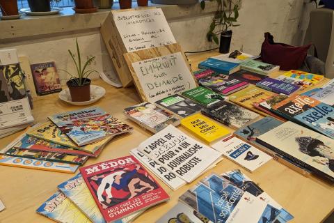 Permanences littéraires les samedis Bibliothèque des interstices à la P'tite Maison Folie 