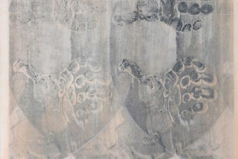  "mains sur un rouleau"