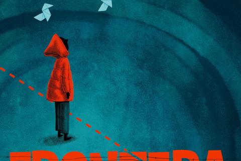 Gar&ccedil;on portant des habits rouges qui regarde des oiseaux 